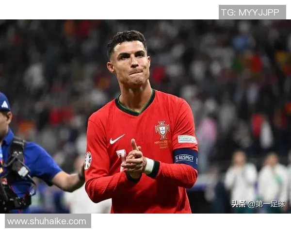 足球明星风采大揭秘:从球场到生活的精彩瞬间与成就分享