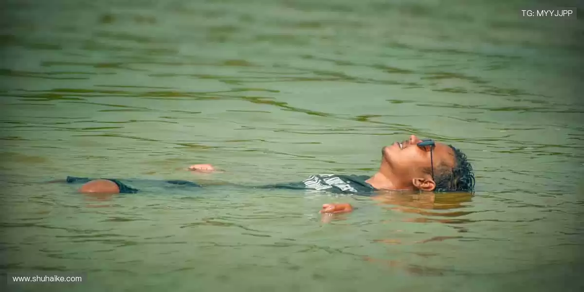 📺高清多机位,VR 沉浸体验!实时弹幕互动,不错过任何精彩!🎯